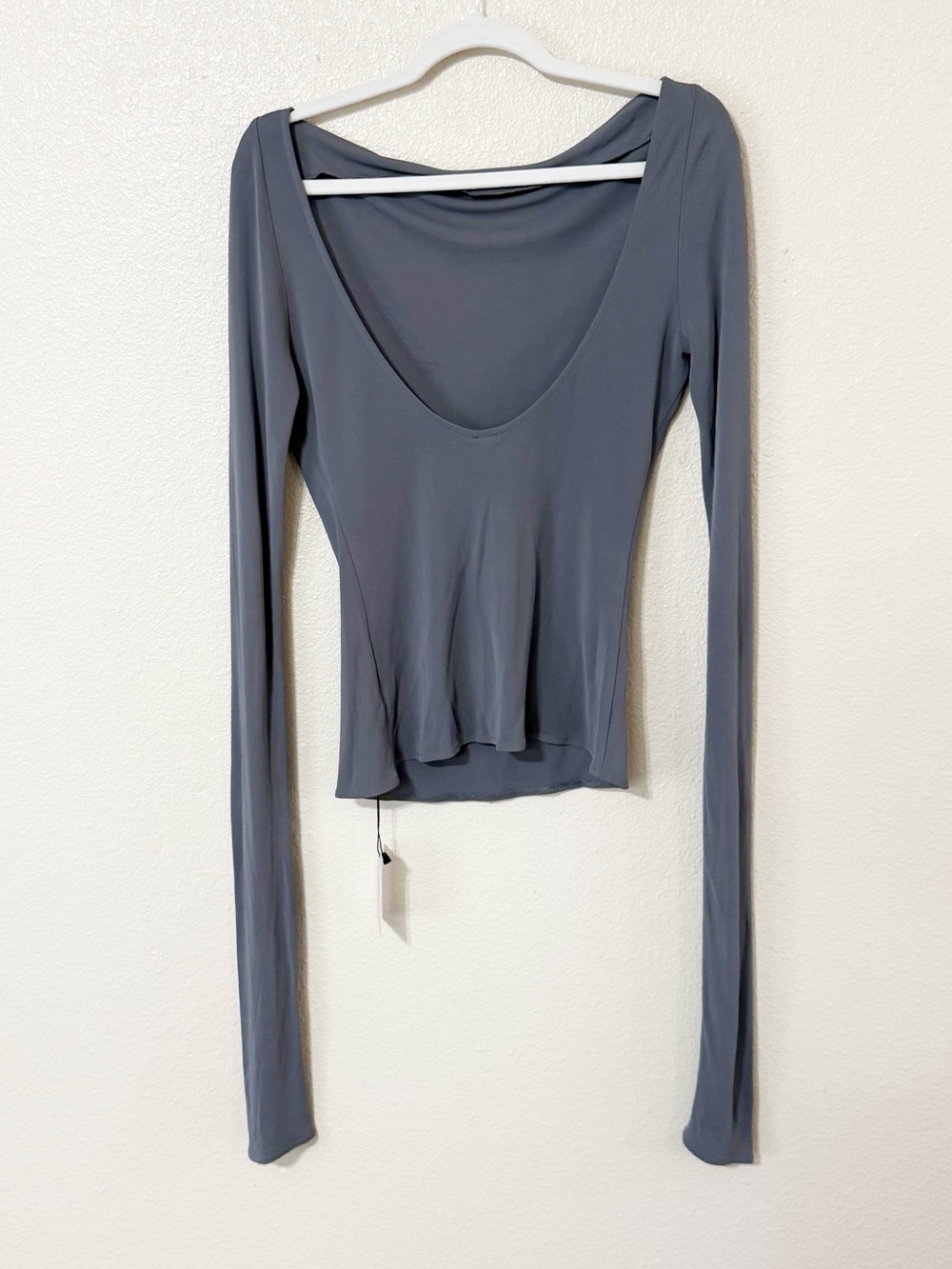 Helsa Matte Jersey Long Sleeve Scoop Back Top in Graphite Grey NEW Size Medium - Picture 5 of 7